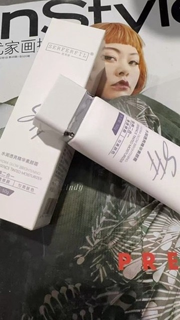亲测好用的伪素颜神器！丝芙菲素颜霜细腻不卡粉，隐形毛孔效果绝了